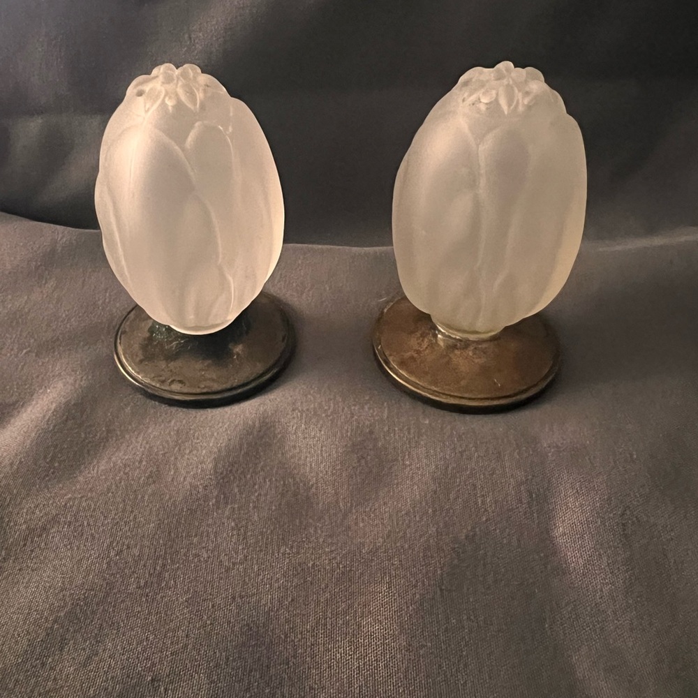 La Pierre Sterling Opaque glass flower buds SP Salt Pepper Shakers